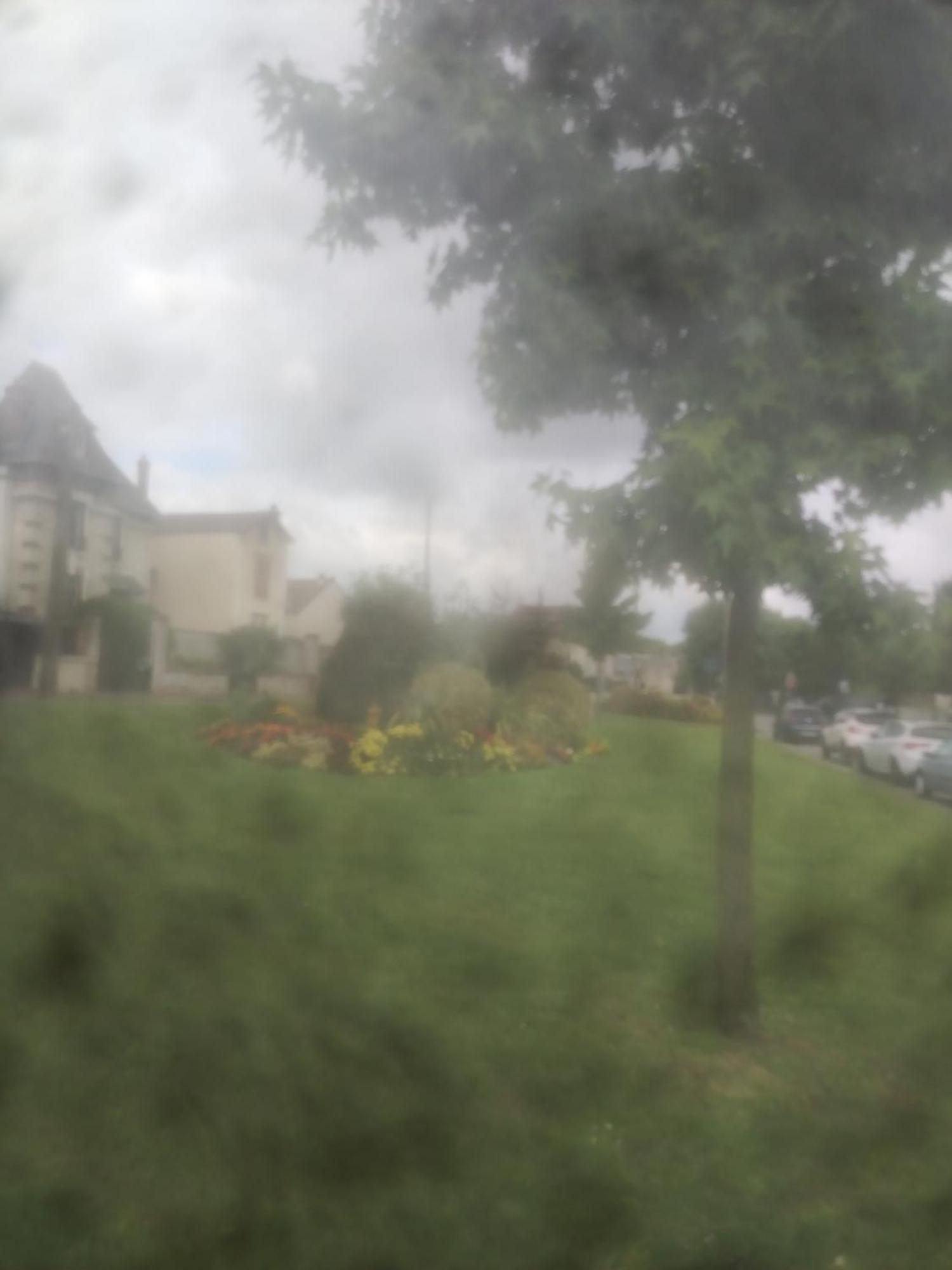 Loue Studio Propre !, Endroit Tres Calme, A 5 Minutes Gare Mantes La Jolie, エクステリア 写真
